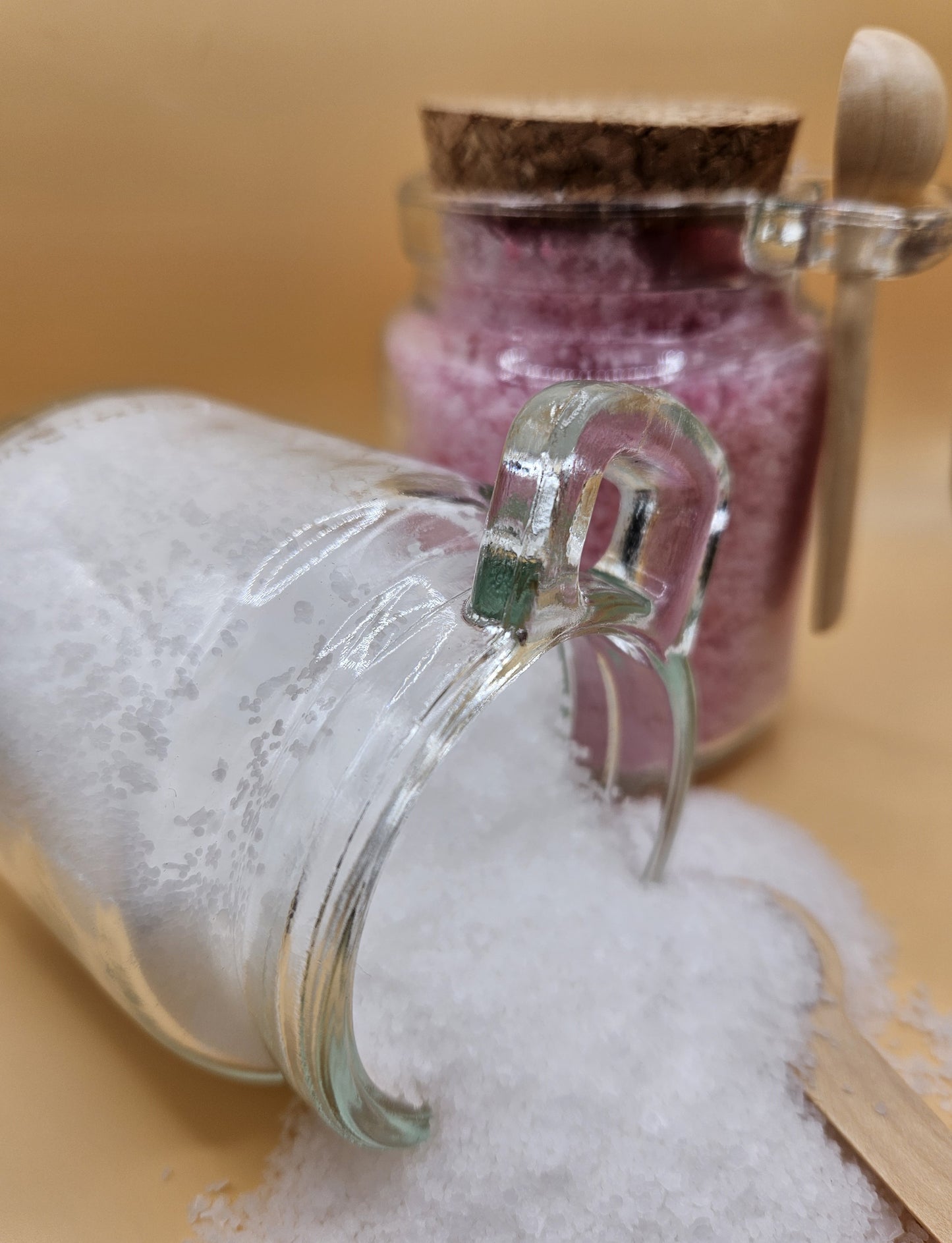 Flowerbomb (Inspired) Snow Wax Jar